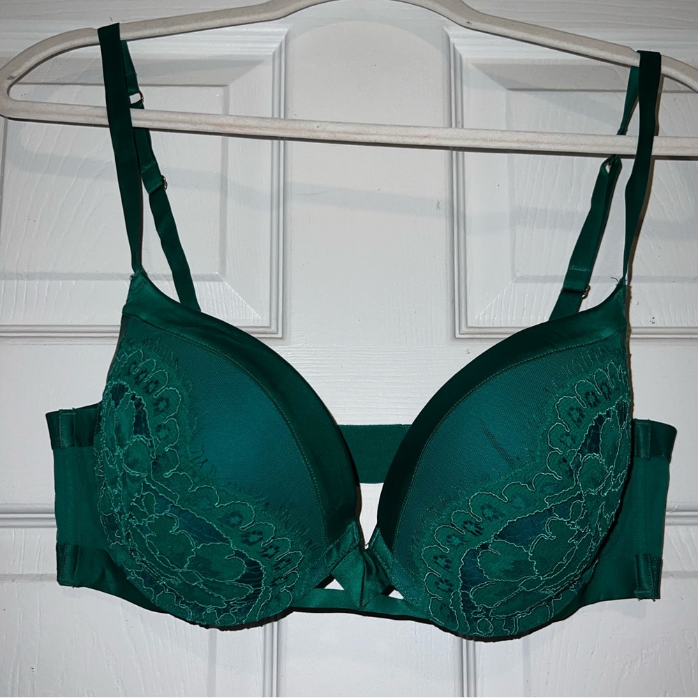 NWOT VICTORIAS SECRET Very Sexy Push Lace Push Up Bra in Emerald Green